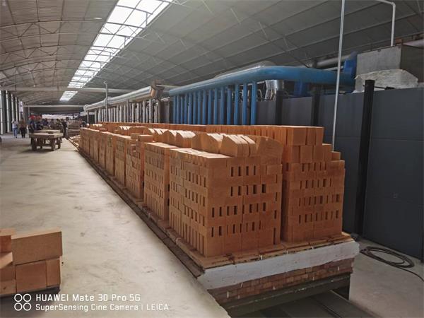 108.8×2.4米煤氣天然氣燒粘土磚高效高產(chǎn)節(jié)能隧道窯生產(chǎn)線(xiàn)（設(shè)計(jì)日產(chǎn)200噸，實(shí)際日產(chǎn)240噸，能耗45m3/噸產(chǎn)品）